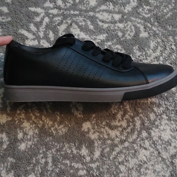 Men's size 8.5 black and gray Goodfellow shoes - Picture 6 of 7